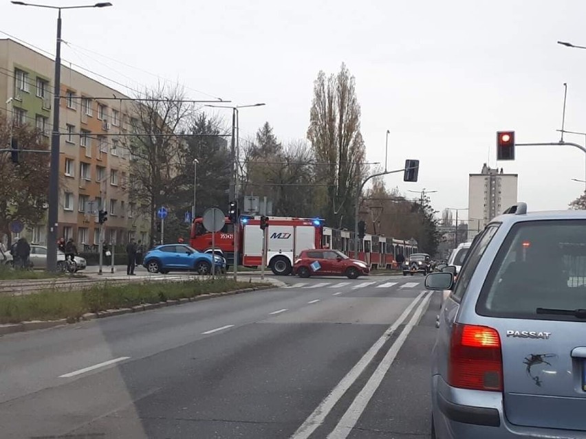 Częstochowa: zderzenie samochodu osobowego z tramwajem