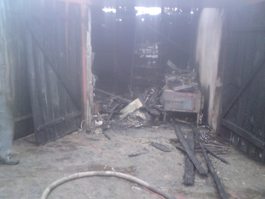 Czarna Dąbrówka: Płonął w swoim garażu