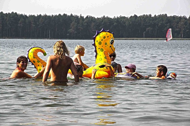 Wakacje nad wodą to nie tylko kąpiele, ale także nurkowanie i wakeboarding