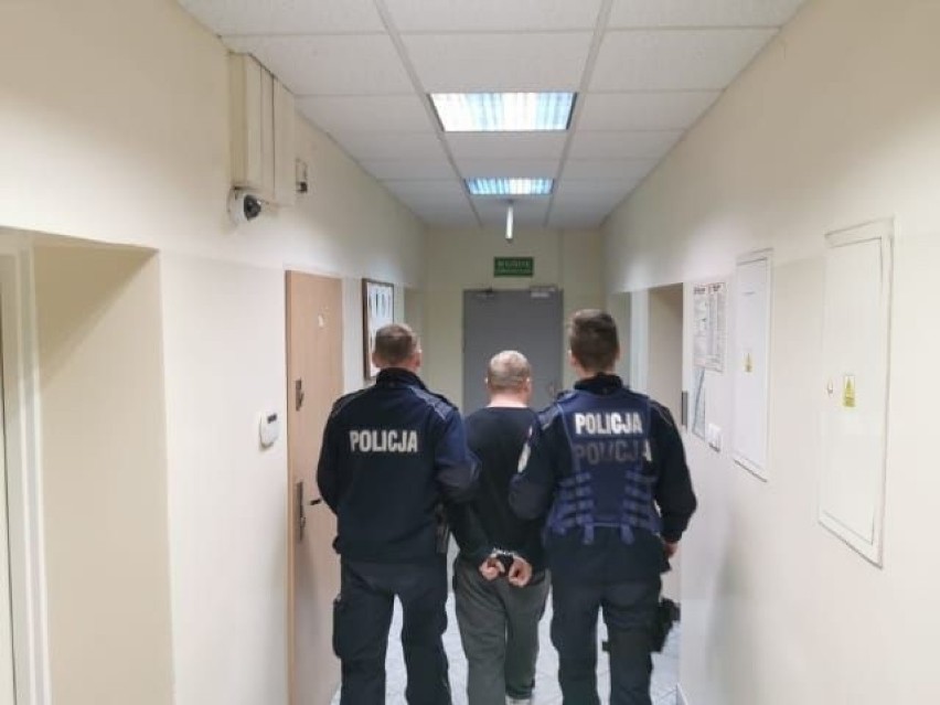 Rozbój w Łowiczu. Dwóch mężczyn napadło na 52-latka [ZDJĘCIA ZATRZYMANYCH] 
