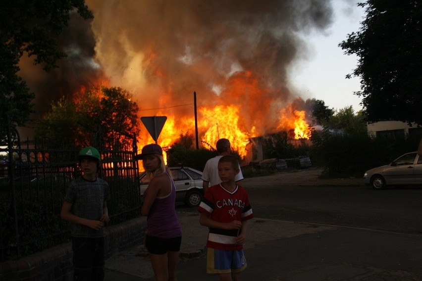 Gigantyczny pożar w Legnicy (ZDJĘCIA)