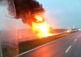 Pożar na autostradzie A1 09.10.2020. za węzłem Kopytkowo w kierunku Gdańska! Paliła się naczepa ciężarówki