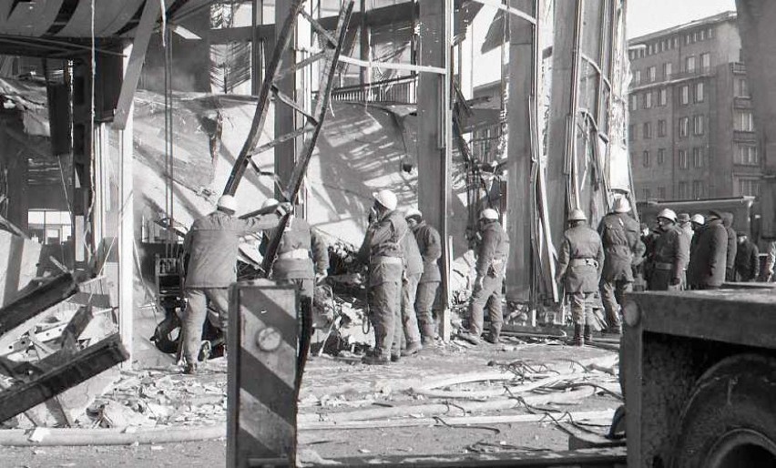 Wybuch w Rotundzie PKO. Wielka katastrofa w centrum Warszawy. "Budynek napęczniał jak bańka mydlana" 