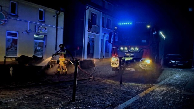 Nocny pożar na ulicy Warszawskiej w Sieradzu! Starty około 120 tysięcy