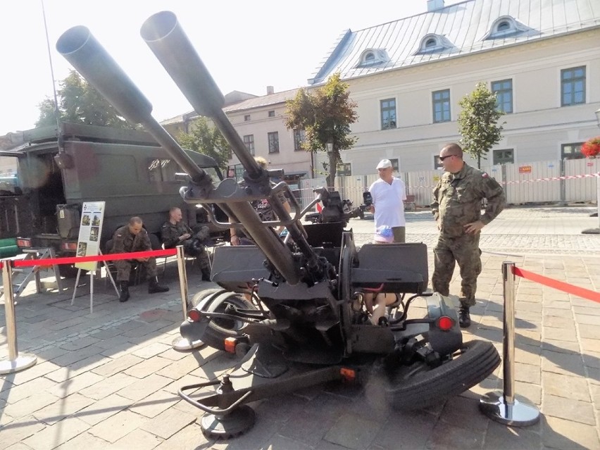 Zlot militarny na olkuskim rynku [FOTORELACJA]