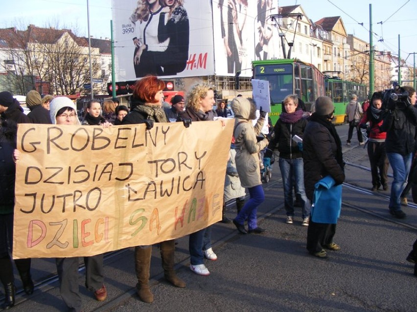 Protestujący przeciwko polityce żłobkowej władz miasta na 10...