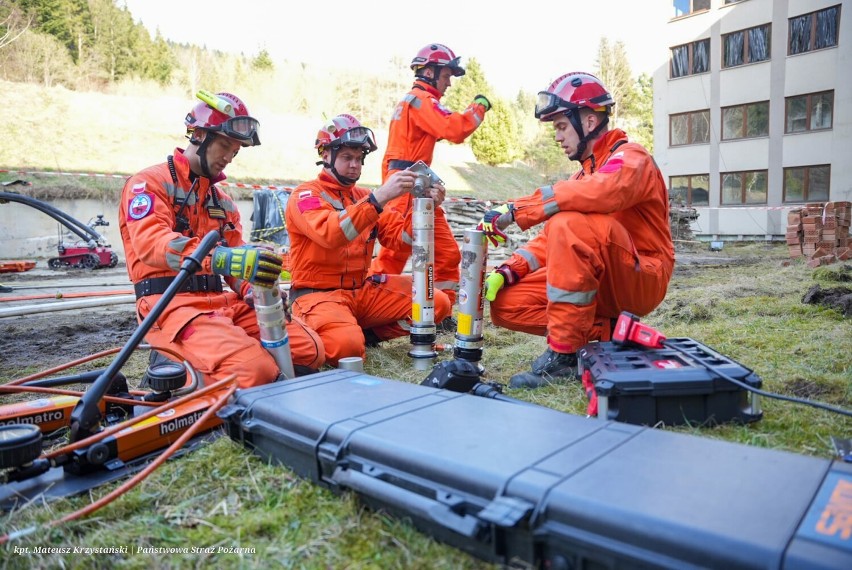 Kilkuset strażaków z czterech województw bierze udział w krajowych ćwiczeniach ratowniczych. Pośród nich są również strażacy z Gorlic