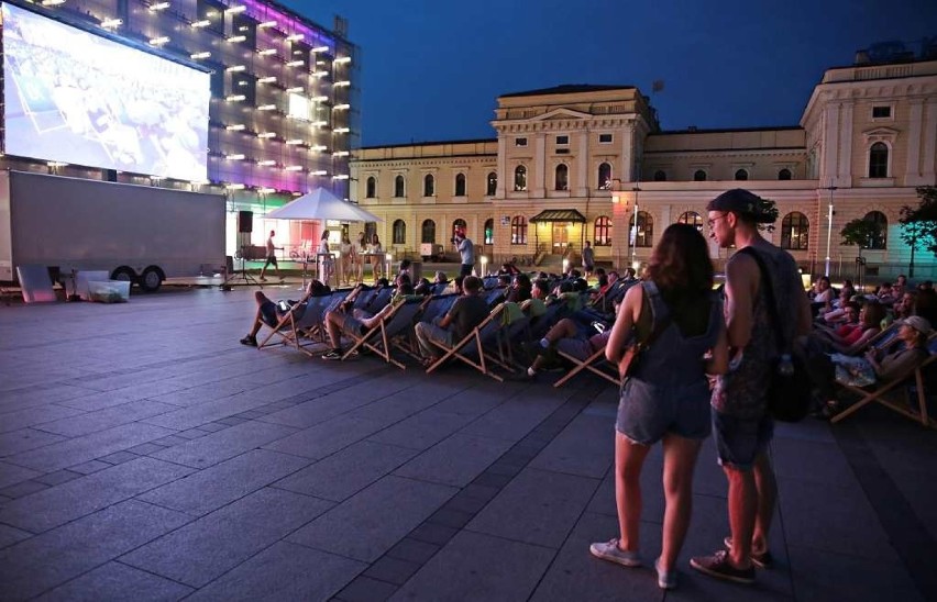 Wielki ekran pod Galerią Krakowską. Kino letnie powraca! [ZDJĘCIA]