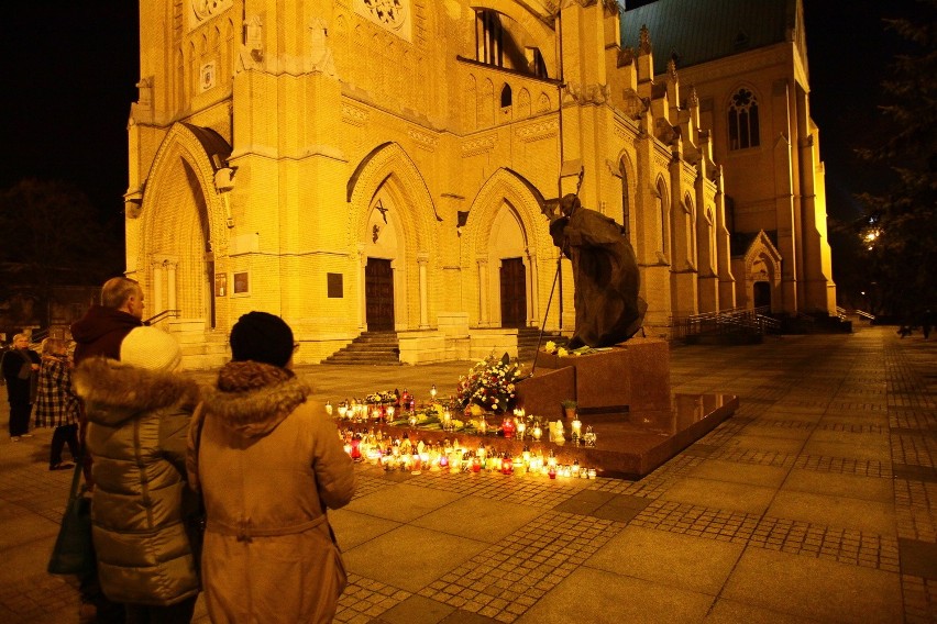 Łodzianie uczcili rocznicę śmierci Jana Pawła II [ZDJĘCIA]