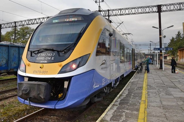 Od 3 lipca do 5 września br. kursować będą weekendowe połączenia kolejowe relacji Jasło-Krynica Zdrój-Jasło, Jasło-Nowy Sącz-Jasło. Pociągi zatrzymywać będą się także na stacji Gorlice-Zagórzany.
