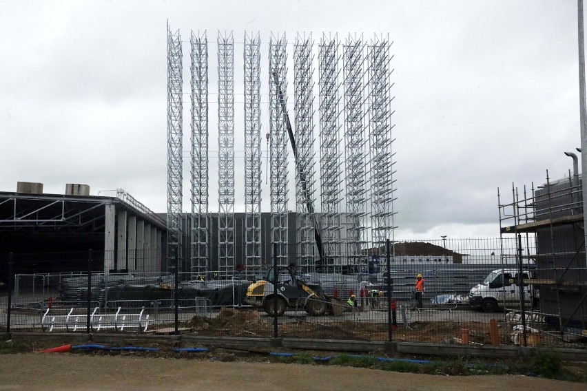 Legnica: Na byłym lotnisku powstaje najwyższy budynek, będzie miał 44 metry, zdjęcia