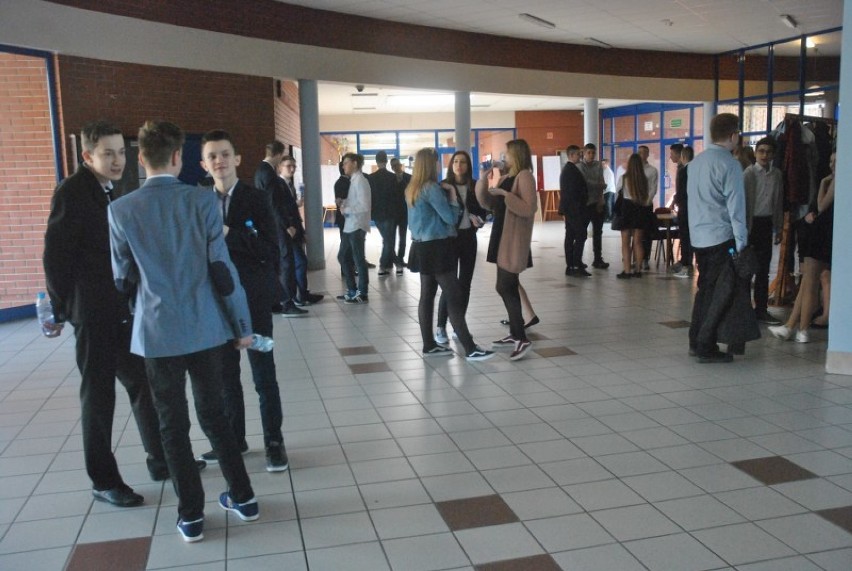 Egzamin gimnazjalny 2018 w Lesznie - zapytaliśmy uczniów o wrażenia z części humanistycznej [FOTO] 