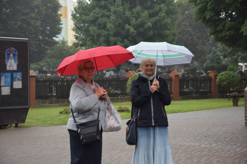 Pielgrzymi z Obornik wyruszyli do Dąbrówki Kościelnej [ZDJĘCIA]