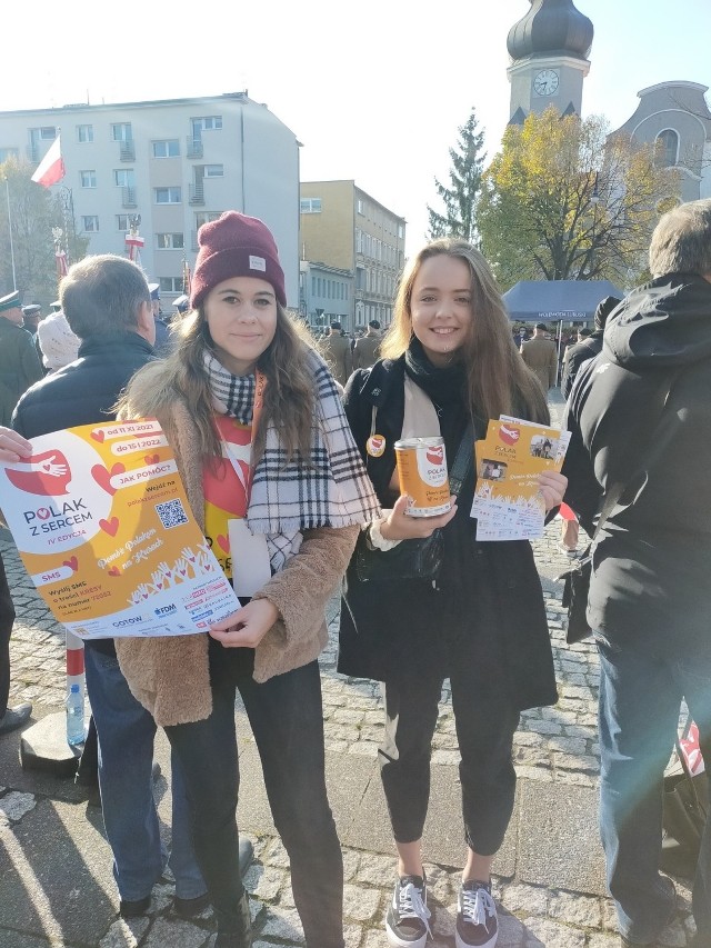 IV edycja akcji charytatywnej "Polak z Sercem". Wolontariusze z Katolickiego Stowarzyszenia Młodzieży zbierają pieniądze na pomoc Polakom mieszkającym na Kresach