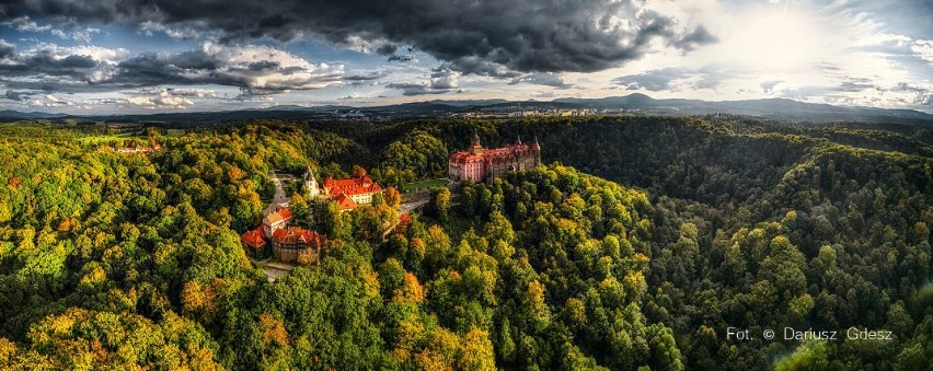 Zamek Książ w Wałbrzychu w  bajecznych jesiennych barwach