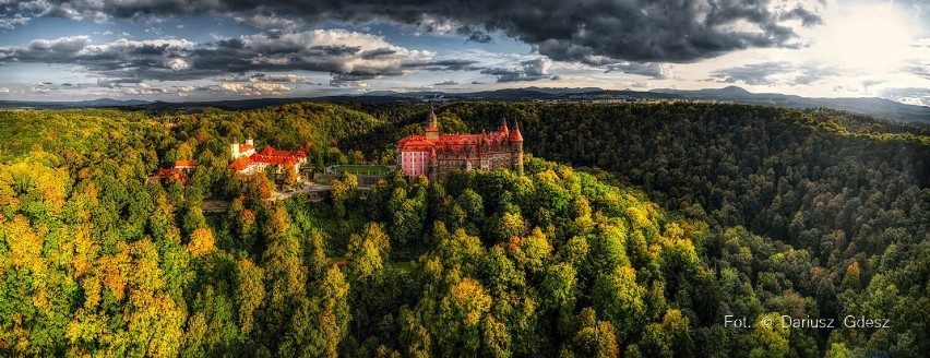 Zamek Książ w Wałbrzychu w  bajecznych jesiennych barwach