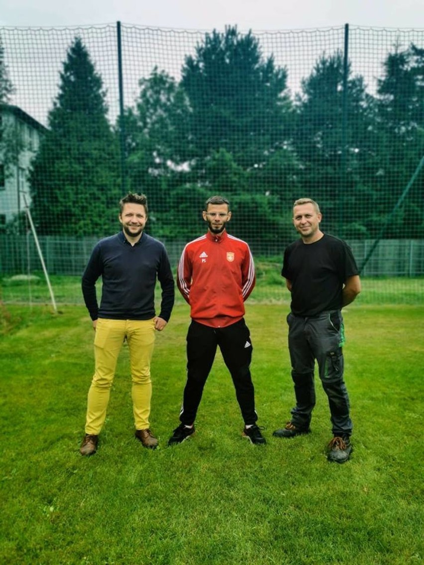 Piłkochwyty już stoją na stadionie w Dusznikach-Zdroju