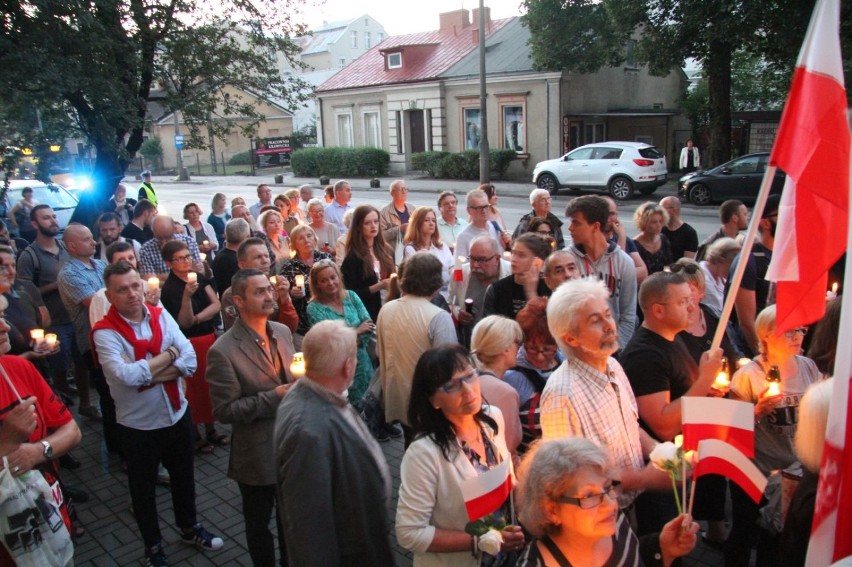 Setki osób w kolejnym proteście w Kielcach (WIDEO, ZDJĘCIA)