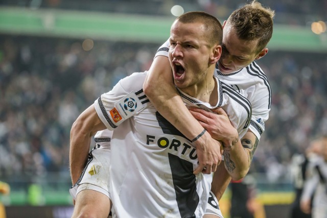 Legia Warszawa pokonał Górnik Zabrze 3:1 w meczu 26. kolejki piłkarskiej ekstraklasy. Spotkanie lepiej rozpoczęli goście, którzy wyszli na prowadzenie po trafieniu Stebleckiego, ale Legia odpowiedziała golami Hlouska, Jędrzejczyka i Prijovica. Stołeczny klub prowadzi w tabeli, mając 52 punkty na koncie.