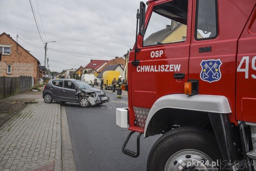Zderzenie dwóch aut w Chwaliszewie [ZDJĘCIA]        