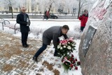 Konin. Hołd dla ofiar stanu wojennego w 40. rocznicę jego wprowadzenia. Było to brutalne zahamowanie wolności Polaków