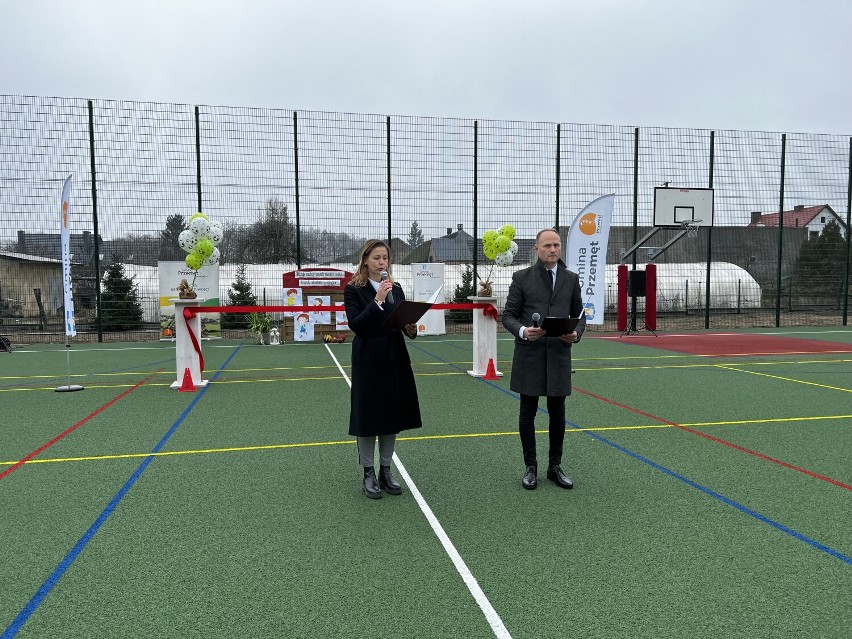 Nowe boisko przy szkole w Kaszczorze oficjalnie otwarte 
