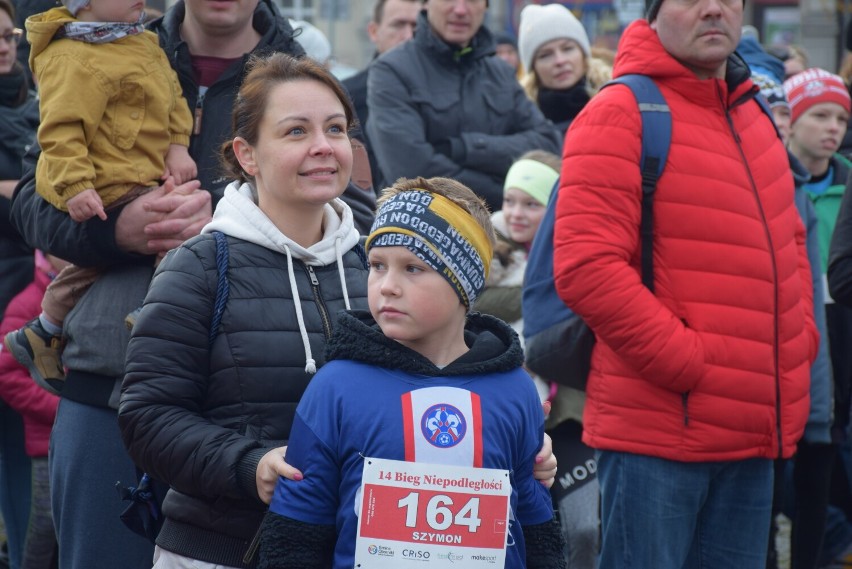 Bieg Niepodległości w Obornikach. Pierwsze starty dzieci na płycie rynku [ZDJĘCIA]