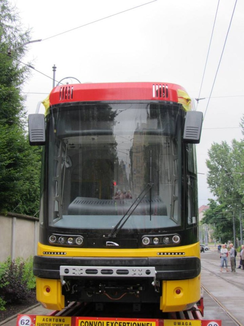 Po warszawskich torach będzie jeździć 45 tramwajów Jazz Duo