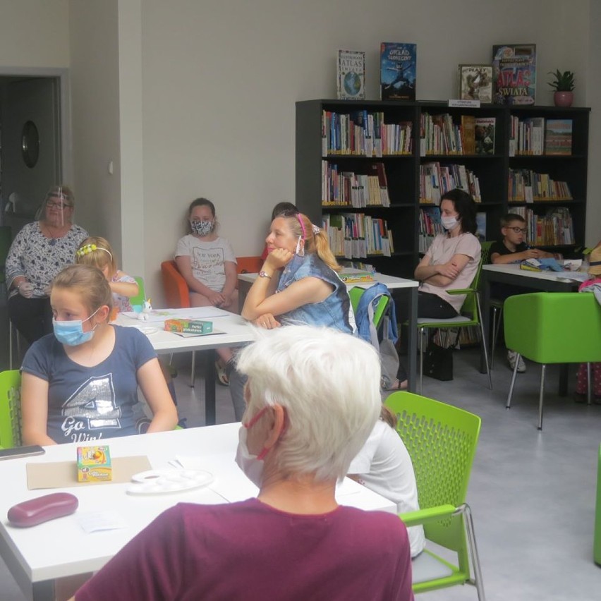 W bibliotece w Wąbrzeźnie zorganizowano warsztaty, podczas...