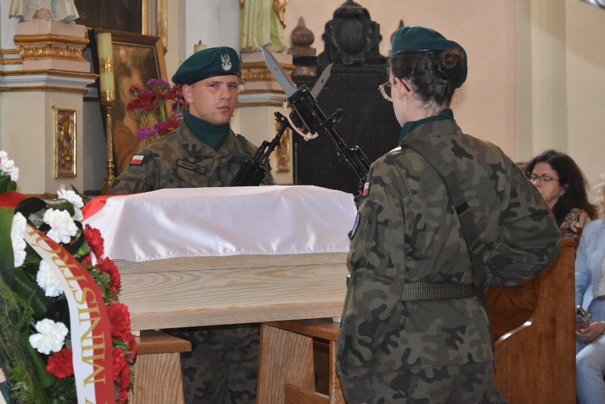 "Tadek" po 73 latach wrócił do swoich. Pogrzeb Żołnierza...