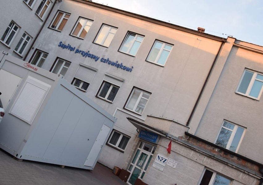 Lecznica w Zduńskiej Woli już drugi raz stała się szpitalem...