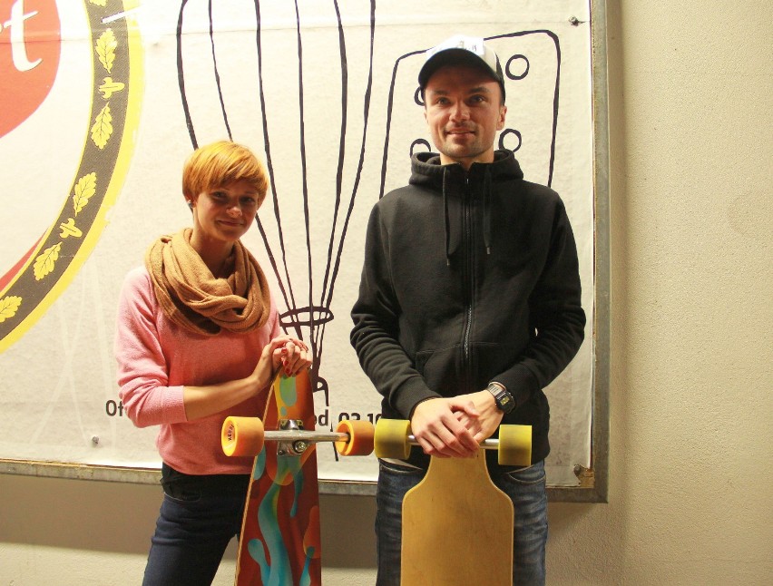 Ania i jej chłopak zakładają grupę longboardową w Katowiach