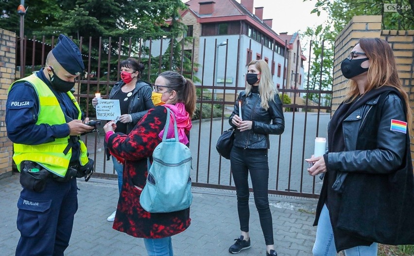"Nie ukrywajcie kościelnych przestępców". Protest przed kurią w Szczecinie