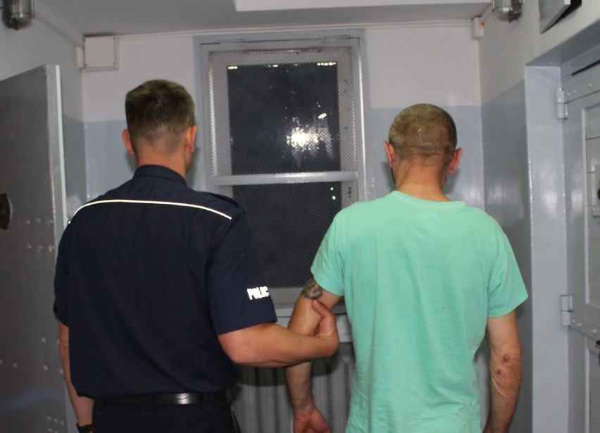 Pobity 37-latek znaleziony w piwnicy na AK w Wieluniu. Sprawcy zostali zatrzymani[FOTO]