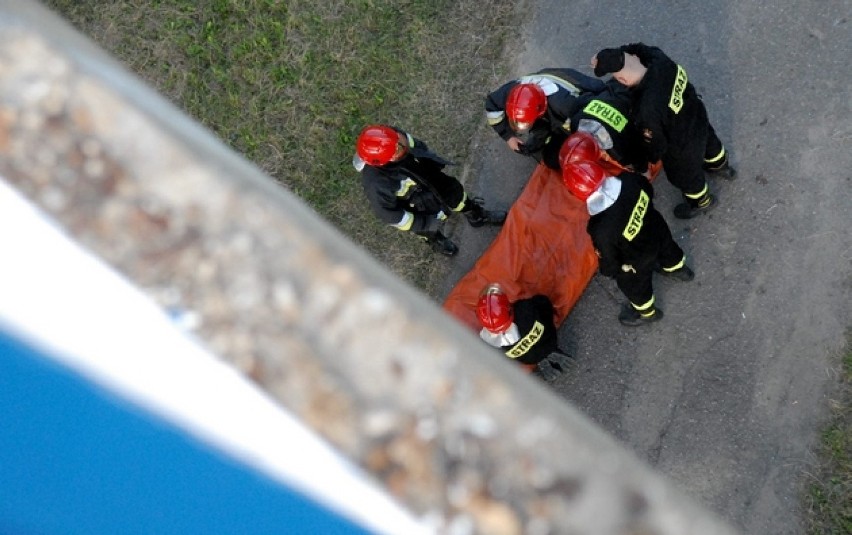 Desperat grozi, że wysadzi blok 