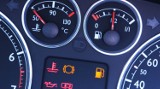Czy wiesz, co oznaczają TE kontrolki w samochodzie? I co zrobić, kiedy się zapalą? Sprawdź!