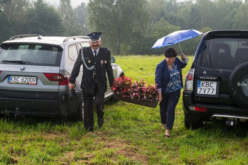 W Nieszkowicach Wielkich odbyły się obchody 74. rocznicy śmierci załogi Liberatora [ZDJĘCIA]