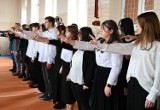 Ślubowanie uczniów klas pierwszych w Zespole Szkół Ponadpodstawowych w Przedborzu. ZDJĘCIA