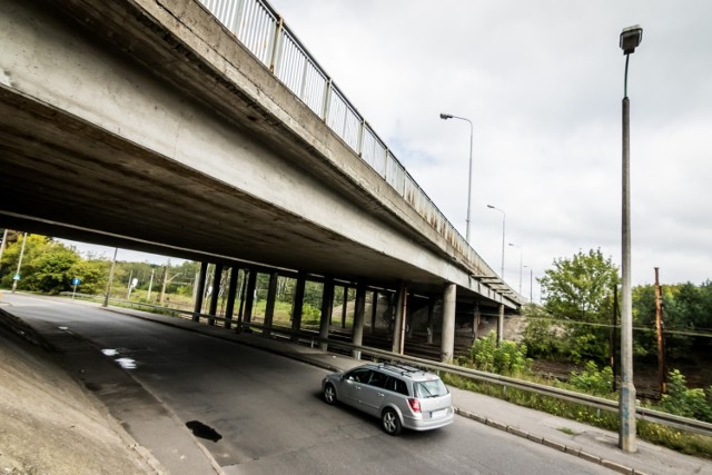 Trwają przygotowania do modernizacji wiaduktów w ciągu al. Armii Krajowej w Bydgoszczy. W pierwszej kolejności przebudowany zostanie obiekt znajdujący się po stronie wschodniej (w kierunku Osielska) - informuje UM Bydgoszczy. Wiadukt zostanie dostosowany do potrzeb pieszych i rowerzystów. 

➤ Szczegóły planowanej inwestycji na kolejnych stronach.







Flesz. PIT-y po nowemu
