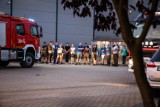 Ewakuacja pracowników w jednej z leszczyńskich firm. Zastępy strażackie przed zakładem