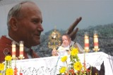 Czy Jan Paweł II znał prawdę o pedofilii? Hierarchia nie potrafi, więc to świeccy bronią papieża