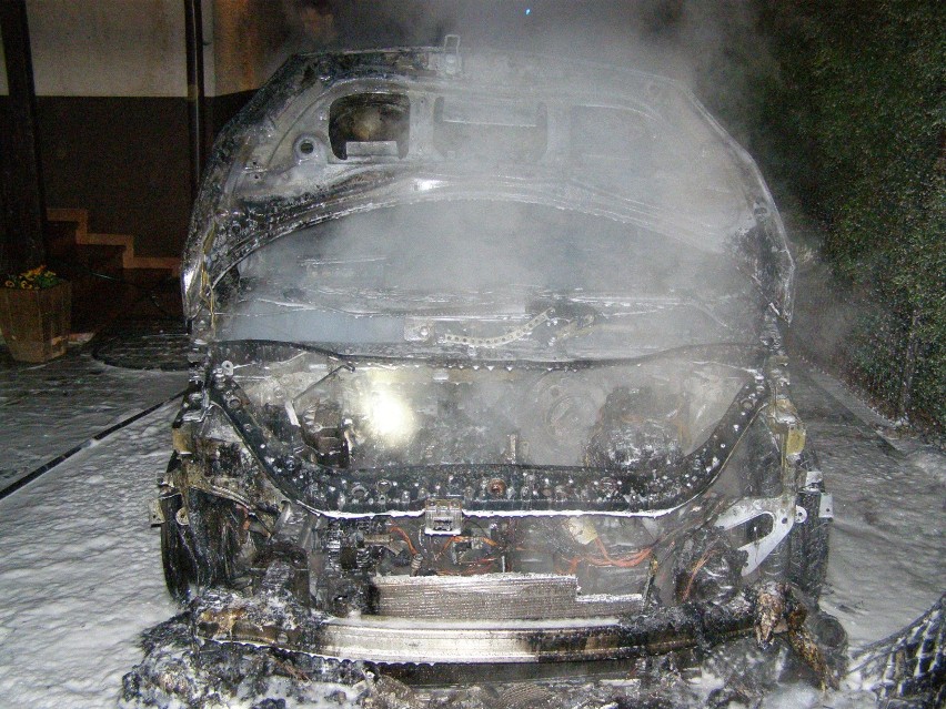 Podpalenie samochodu w Malborku? Na Brzozowej spłonęło renault
