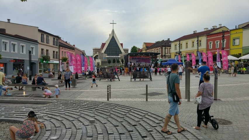 Codziennie na jaworznickim rynku możemy słuchać młodych...