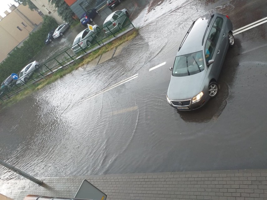 Ulewa w Kaliszu. Hektolitry wody na ulicach miasta. ZDJĘCIA