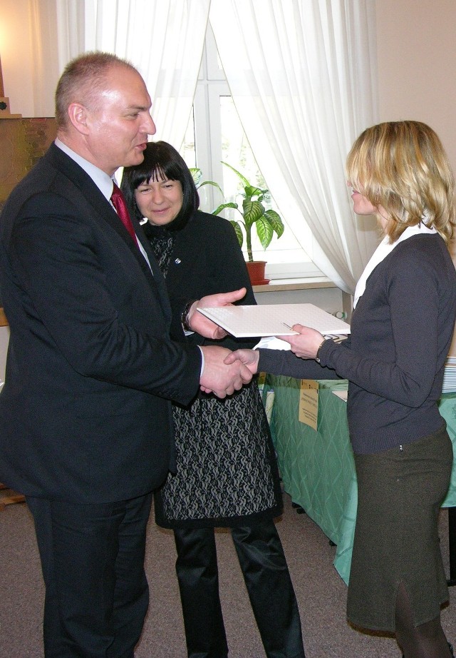 Nauczycielom dyplomy wręczał prezydent Leszek Trębski