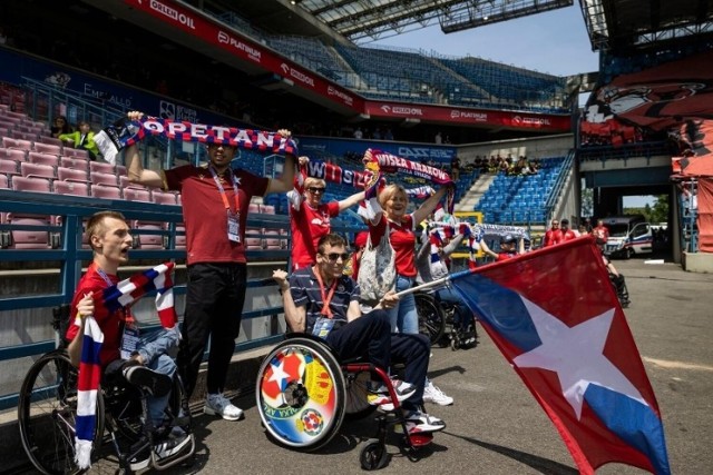 Kibice niepełnosprawni chętnie wspierają Wisłę zarówno na meczach w Krakowie jak i na wyjazdach