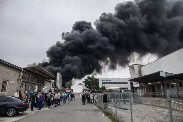 Pożar płockiej Petrochemii. Ogień widać z odległości 3 km