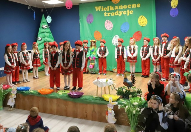 Dzieci z przedszkola numer 4 w Radomiu przygotowały wielkanocny występ artystyczny.