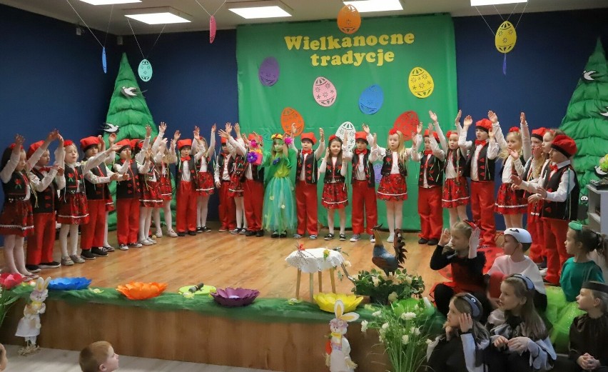 Wielkanoc w przedszkolu numer cztery w Radomiu. Dzieci przygotowały piękny występ. Zobacz zdjęcia 