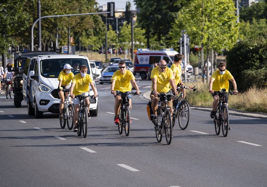 Masa Powstańcza 2020. Rowerzyści przejechali ulicami...